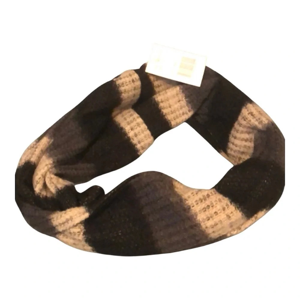Madison 88 NWT infinity Over head Wrap/scarf host pick